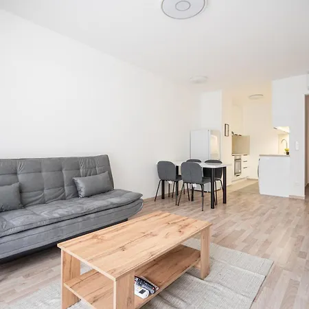 Downtown Lonyay 38 *