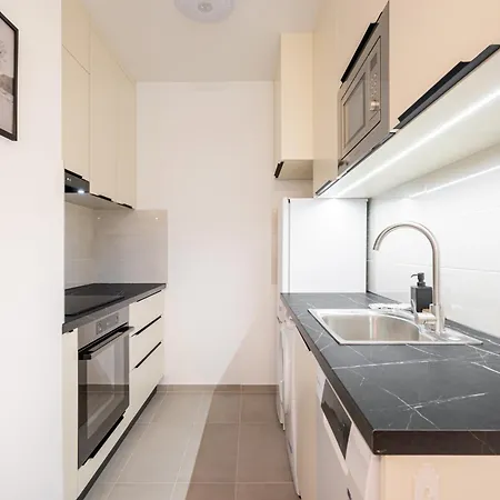 Apartment Downtown Lonyay 38