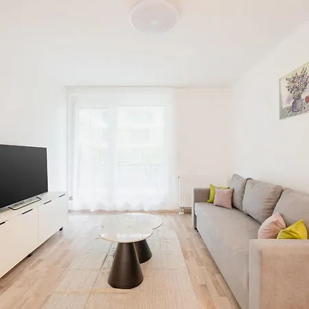 Downtown Lonyay 38 *