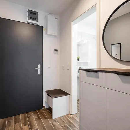 Downtown Lonyay 38 *