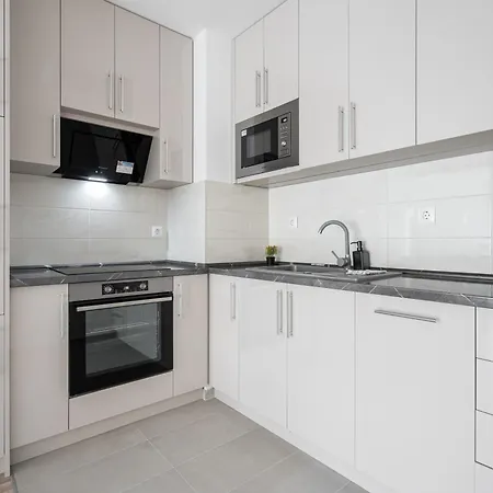 Downtown Lonyay 38 アパート