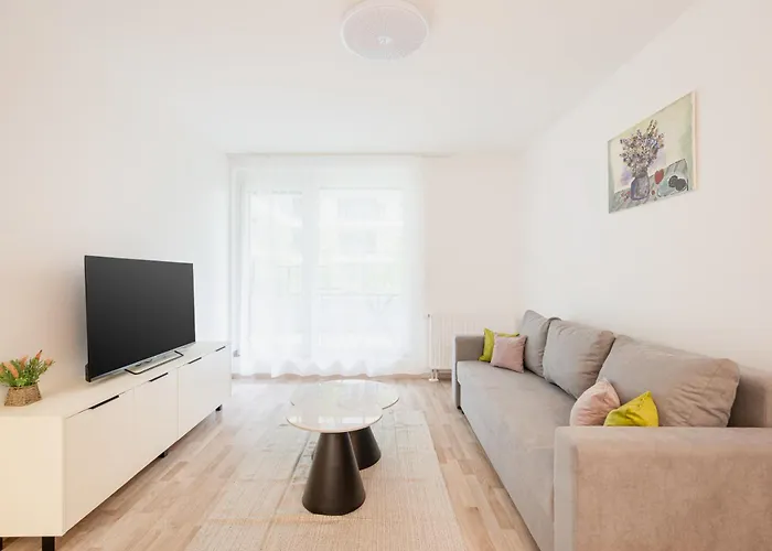 Downtown Lonyay 38 *