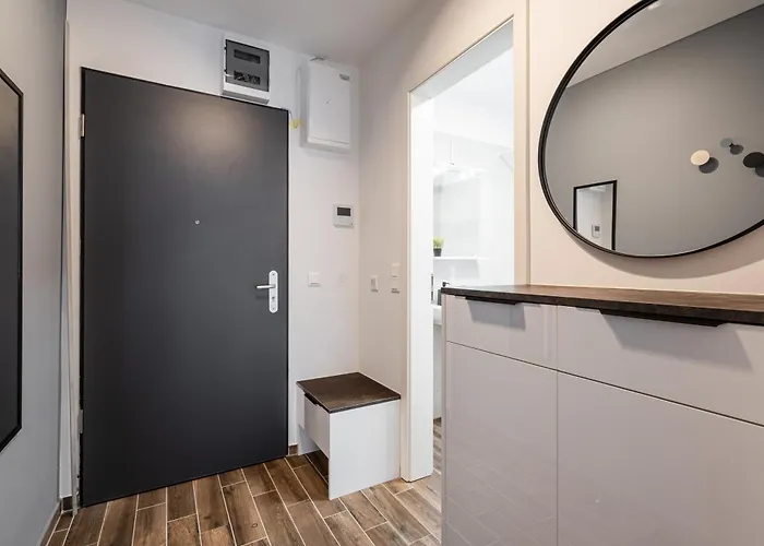 Downtown Lonyay 38 *