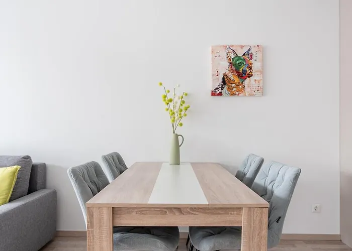 Downtown Lonyay 38 *