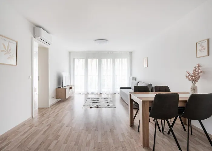 Downtown Lonyay 38 *