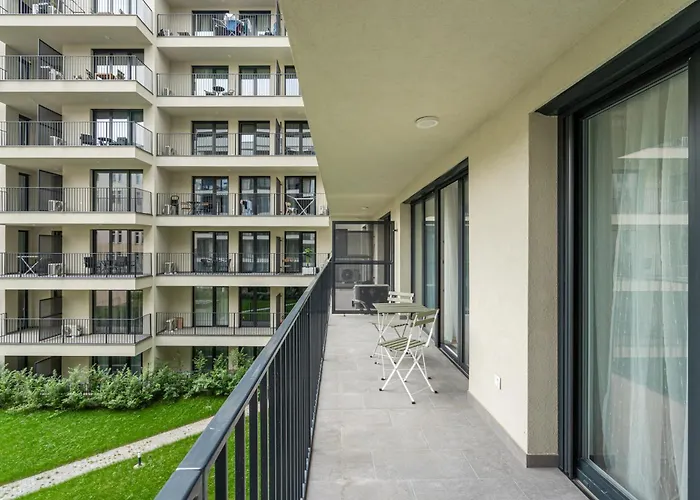 Downtown Lonyay 38 *